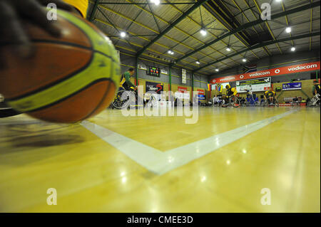 JOHANNESBURG, AFRIQUE DU SUD - le 28 juillet, au cours de l'action générale de basket-ball en fauteuil roulant de SASOL match entre l'Afrique et l'Allemagne à Mandeville Sports Centre le 28 juillet 2012 à Johannesburg, Afrique du Sud Photo De Duif du Toit / Images Gallo Banque D'Images