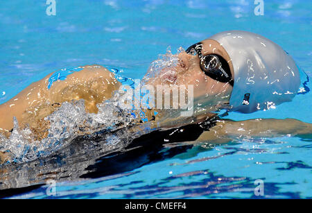 Simona Baumrtova de République tchèque participe à un groupe de femmes 100 mètres dos natation de chaleur au Jeux Olympiques d'été de 2012, le dimanche 29 juillet 2012, à Londres, en Grande-Bretagne. (Photo/CTK Radek Petrasek) Banque D'Images