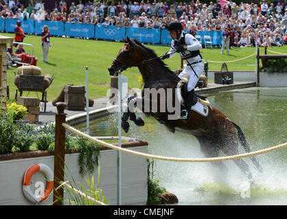 30.07.2012. Le Parc de Greenwich, Londres, en Angleterre. L'Allemagne Dirk Schrade rivalise avec son cheval Roi Artus pendant le cross country de la compétition équestre dans le parc de Greenwich à Londres les Jeux Olympiques de 2012, Londres, Grande-Bretagne, 30 juillet 2012. Banque D'Images