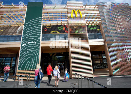 La commandite d'entreprise, image de marque et la vente au détail dans l'Jeux olympiques de 2012 à Londres - entrer les visiteurs le plus grand McDonald's Banque D'Images