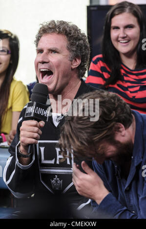 30 juillet 2012 - Toronto, Ontario, Canada - Acteurs Will Ferrell et Zach Galifianakis promu leur nouveau film ''La campagne email'' à nouveau.music.Live studio à Toronto (crédit Image : ©/ZUMAPRESS.com) Vidyashev Igor Banque D'Images