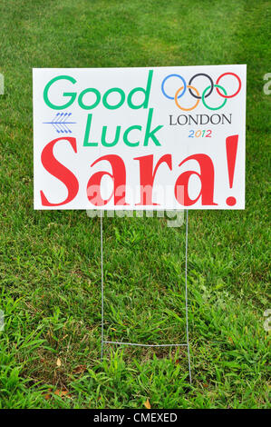 Appuyer sur l'affiche pour le Connecticut Rower Hendershot Sara qui s'est qualifié pour les Jeux Olympiques d'été en finale. Avon, Massachusetts, USA Banque D'Images