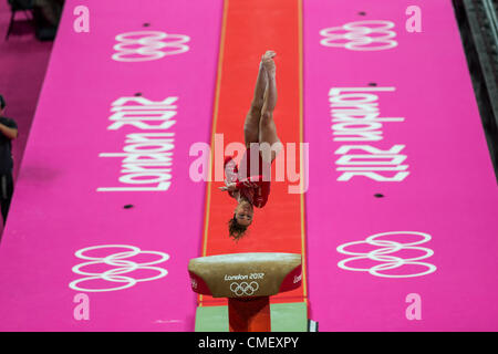 McKayla Maronney (USA) préformes la voûte au cours de l'équipe de gymnastique féminine à la finale des Jeux Olympiques d'été de 2012, Londres, Angleterre Banque D'Images