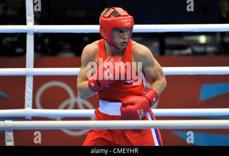 La République tchèque Zdenek Chladek, photographié au cours d'une super-légers 64 kg de l'avant-match de boxe contre la Mongolie au Munkh-Erdene Uranchumeg au Jeux Olympiques d'été de 2012, à Londres, le mardi 31 juillet 2012. (Photo/CTK Radek Petrasek) Banque D'Images