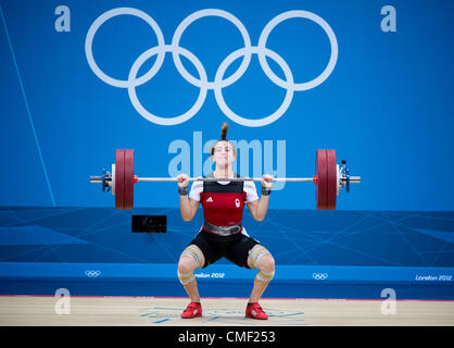 1 août, 2012 - Londres, Angleterre, Royaume-Uni - Marie-Eve Beauchemin (CAN) tente d'ascenseurs 134 kg sur sa deuxième tentative, dans les 69kg en haltérophilie aux Jeux Olympiques de Londres 20120 à l'Aquatics Centre sur 01 Août, 2012 à Londres, Royaume-Uni. (Crédit Image : Crédit : Paul Kitagaki Jr./ZUMAPRESS.com/Alamy Live News) Banque D'Images