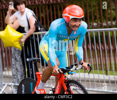 Assan Bazayev (Kazakhstan) dans l'épreuve du contre-la-montre final. Ici, il est indiqué de quitter London, West London, UK, pendant les étapes finales de la course, le mercredi 1 août. Les Jeux Olympiques de 2012 à Londres. Banque D'Images