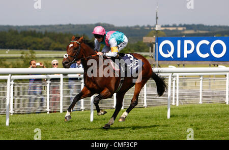 01.08.12 Chichester, Angleterre Tom Queally sur Frankel (Formateur Sir Henry Cecil) Qipco Sussex Stakes (Colombie Britannique) de la série des Champions (groupe 1) au cours de Goodwood Handicap (3YO +, 2m 5f, classe 2) au Festival de Goodwood glorieuse de la deuxième journée. Banque D'Images