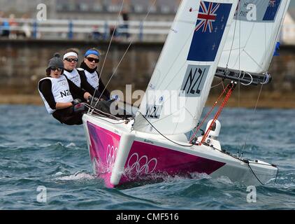 1er août 2012. Jeux Olympiques 2012 : Voile, action pendant les Jeux Olympiques de 2012 à Londres au lieu de Weymouth et Portland, Dorset, Angleterre, Royaume-Uni. Stephanie Hazard, Jenna Hansen et Susannah Pyatt de Nouvelle-Zélande dans la Women's Elliot 6m Match Racing Août 01st, 2012 Photo par : DORSET MEDIA SERVICE Banque D'Images