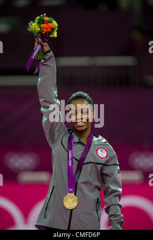 Gabrielle Douglas (USA) médaille d'or au concours général individuel des femmes au Jeux Olympiques d'été 2012, Londres, Angleterre. Banque D'Images