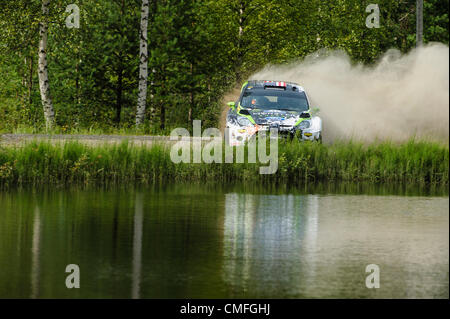 JYVÄSKYLÄ, FINLANDE - 3 août : Ken Block et Alex Gelsomino des USA d'Italia en concurrence dans leur Monster World Rally Team Ford Fiesta RS WRC Pendant Jour 2 de la WRC Rallye de Finlande le 3 août 2012 à Jyväskylä, Finlande Banque D'Images