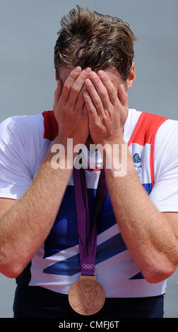 Eton Dorney, UK. Vendredi 3 août 2012. La société britannique Alan Campbell, qui a remporté une médaille de bronze, lors de la cérémonie de remise des prix pour le skiff d'aviron à Eton Dorney, près de Windsor, en Grande-Bretagne, au Jeux Olympiques d'été de 2012, le vendredi 3 août 2012. (Photo/CTK Radek Petrasek) Banque D'Images