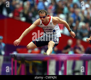 STRATFORD, LONDON, UK. 3 août 2012. RHYS WILLIAMS DE Grande-bretagne est en concurrence pour la MENS 400M HAIES AUX JEUX OLYMPIQUES de 2012 à Londres. Banque D'Images