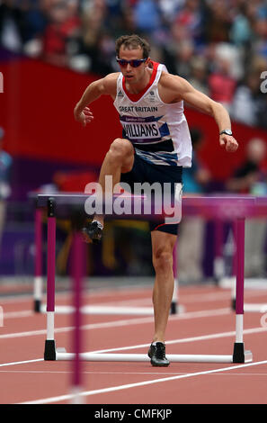 STRATFORD, LONDON, UK. 3 août 2012. RHYS WILLIAMS DE Grande-bretagne est en concurrence pour la MENS 400M HAIES AUX JEUX OLYMPIQUES de 2012 à Londres. Banque D'Images