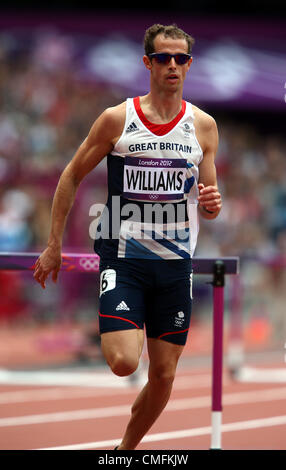 STRATFORD, LONDON, UK. 3 août 2012. RHYS WILLIAMS DE Grande-bretagne est en concurrence pour la MENS 400M HAIES AUX JEUX OLYMPIQUES de 2012 à Londres. Banque D'Images