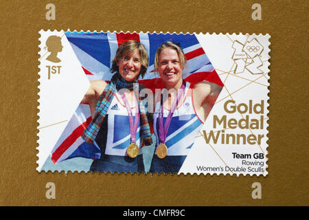 UK. Samedi 4 août 2012. Stamp en l'honneur de Katherine Grainger et Anna Watkins la médaille d'or olympique de l'équipe de gagnants GO femmes aviron deux de couple événement. - Katherine Grainger et Anna Watkins. Banque D'Images