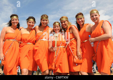 Un groupe de supporters Holland profiter de l'atmosphère dans le Parc olympique de Londres 2012, le vendredi 3 août 2012. Banque D'Images