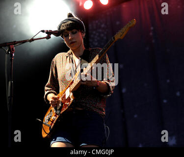 4 août 2012 - Toronto, Canada - groupe de rock indépendant américain les tibias lors d'Amphithéâtre Molson Canadian comme révélateur pour les touches noires. En photo, Jessica Dobson. (DCP/N8N) Banque D'Images