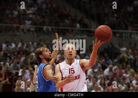 Sopot, Pologne 5ème, août 2012 Panier Tasse à Sopot International ERGO Arena Sports Hall à Sopot. Lukasz Koszarek (15) en action au cours de la Pologne contre l'Italie jeu. Banque D'Images