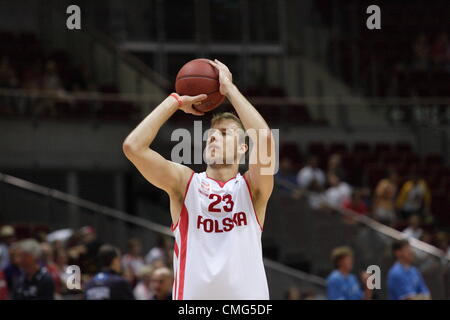 Sopot, Pologne 5ème, août 2012 Panier Tasse à Sopot International ERGO Arena Sports Hall à Sopot. Joueur de l'équipe polonaise Jakub Wojciechowski se réchauffe-up avant le match contre l'Italie Pologne Banque D'Images