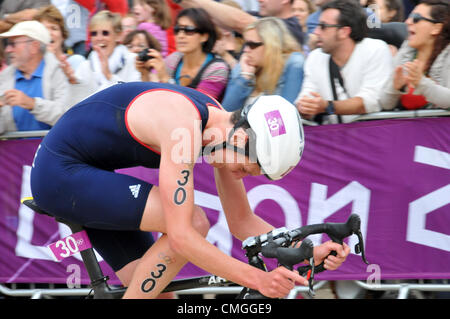 7e août 2012. Hyde Park Corner, London, UK. 7 août 2012. Le leader de la course à l'étape du cycle. Le men's triathlon se déroule à travers et autour de Hyde Park. Crédit : Matthieu Chattle / Alamy Live News Banque D'Images