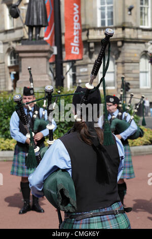 George Square, centre-ville de Glasgow, Écosse, Royaume-Uni, mardi, 7 août 2012. Dartmouth et District Pipe Band, de Halifax, en Nouvelle-Écosse, au Canada, se sont performances à l'événement Piping Live Banque D'Images