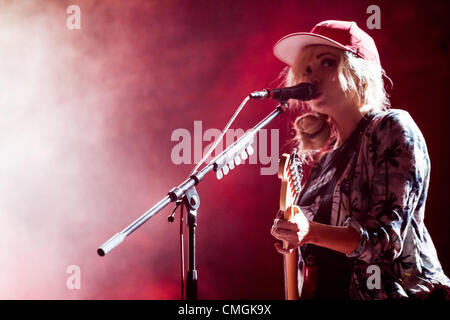 SIBENIK, CROATIE, 8/7/12. Les Ting Tings effectuer au Terraneo Music Festival à Sibenik, Croatie. Banque D'Images