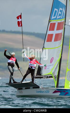 La voile olympique, action pendant les Jeux Olympiques de 2012 à Londres au lieu de Weymouth et Portland, Dorset, Angleterre, Royaume-Uni. Allan Norregaard et Peter Lang du Danemark médaillés de bronze en 49er skiff hommes medal race août 8th, 2012 Banque D'Images