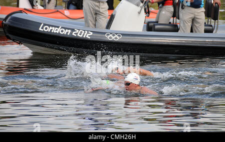 9 août 2012. Hyde Park, London, UK. 9 août 2012. Jeux Olympiques de Londres, des femmes 10k Marathon de natation dans la Serpentine, à Hyde Park. Crédit : Matthieu Chattle / Alamy Live News Banque D'Images