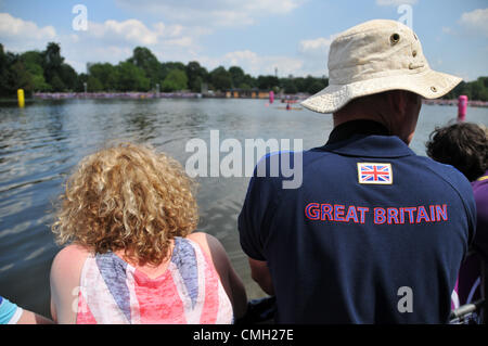 9 août 2012. Hyde Park, London, UK. 9 août 2012. Jeux Olympiques de Londres, la foule à la Women's 10k Marathon de natation dans la Serpentine, à Hyde Park. Crédit : Matthieu Chattle / Alamy Live News Banque D'Images