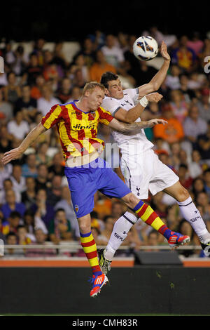 03.03.2009 Valence, Espagne. Match amical pré saison Valencia v Tottenham Hotspur. L'Estadio MESTALLA, Valence, Espagne - Gareth Bale (droite) et Jeremy Mathieu (à gauche) en action. Banque D'Images