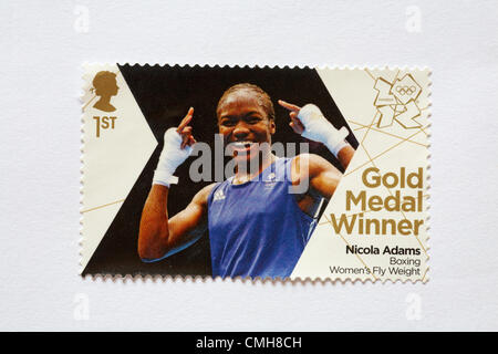 UK Vendredi 10 août 2012. Stamp à honneur médaillé d'Nicola Adams dans la Women's boxe poids mouche événement. Timbre acheté et collé sur white à envoyer à supporter olympique. Credit : Carolyn Jenkins / Alamy Live News Banque D'Images