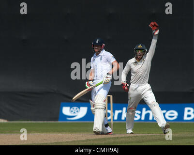 10 août 2012. Tim Paine (France 'A') les captures Jonny Bairstow (Lions) pour 139 le 4ème jour de la première épreuve de l'iof unoficial (7-10 août) du tour de l'Australie "A" à l'Angleterre en 2012. Old Trafford, Manchester, UK, 10-08-2012. Crédit : John Fryer / Alamy Live News Banque D'Images