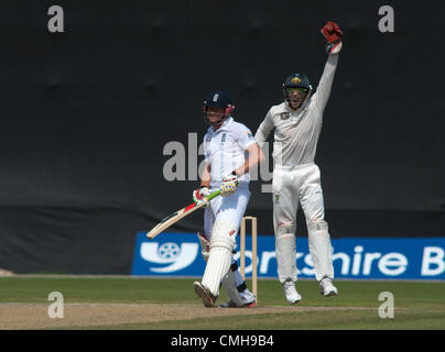 10 août 2012. Tim Paine (France 'A') les captures Jonny Bairstow (Lions) pour 139 le 4ème jour de la première épreuve de l'iof unoficial (7-10 août) du tour de l'Australie "A" à l'Angleterre en 2012. Old Trafford, Manchester, UK, 10-08-2012. Crédit : John Fryer / Alamy Live News Banque D'Images