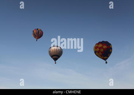 11 août 2012, 34e Bristol International Balloon Fiesta, Bristol, Royaume-Uni. Montgolfières s'envolent. Banque D'Images