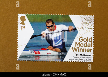 UK Dimanche 12 août 2012. Stamp à honneur médaillé d'Ed McKeever dans le sprint en canoë kayak monoplace hommes (K1) 200m. Timbre acheté et collé sur l'or olympique à envoyer à supporter. Banque D'Images