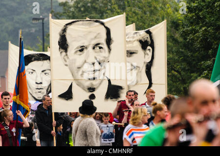 12 août 2012. Belfast. La 41e parade commémorative annuelle pour les 1971 Ballymurphy massacre a eu lieu à Belfast. Le 9 août 1971 les soldats du Régiment de parachutistes de la mort de 11 personnes. Les familles sont damanding une enquête publique pour découvrir ce qui est arrivé. Banque D'Images