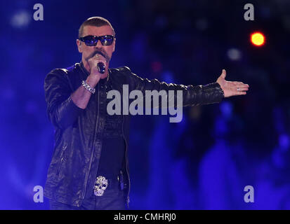 12Th Aug 2012. 12.08.2012. Londres, Angleterre chanteur George Michael effectue lors de la cérémonie de clôture des Jeux Olympiques de 2012 à Londres au stade olympique, Londres, Grande-Bretagne, 12 août 2012. Banque D'Images