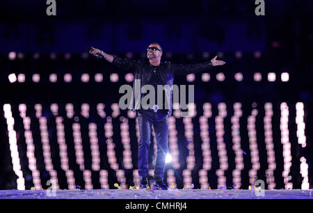 12Th Aug 2012. 12.08.2012. Londres, Angleterre chanteur George Michael effectue lors de la cérémonie de clôture des Jeux Olympiques de 2012 à Londres au stade olympique, Londres, Grande-Bretagne, 12 août 2012. Banque D'Images