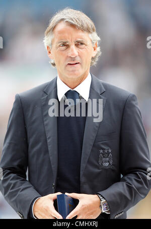 ROBERTO MANCINI MANCHESTER CITY MANAGER VILLA PARK BIRMINGHAM ENGLAND 12 Août 2012 Banque D'Images