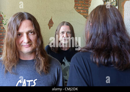 29 juillet 2012 - Los Angeles, Californie (CA, United States - Portrait de frères Jeff et Steve McDonald (L), les membres de la Redd Kross, un groupe rock de Hawthorne, en Californie. (Crédit Image : © Chiu/ZUMAPRESS.com) Ringo Banque D'Images