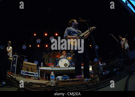 English folk rock Mumford & Sons, de divertir la foule avec leurs sons folk indie à l'appui de BABEL leur nouveau cd à l'information chez NTELOS PAVILLION LE à Portsmouth, VIRGINIE, le 9 août 2012 photo... ¬©Jeff Moore Banque D'Images