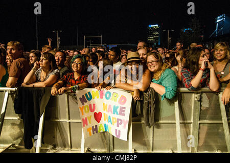 14Th Aug 2012. Groupe rock folk britannique Mumford & Sons jouer à plus de 11000 personnes à la LC Pavilion à Columbus, Ohio le 14 août 2012. Le groupe complet le spectacle en un temps record pour le lieu. Crédit : Matt Ellis / Alamy Live News Banque D'Images