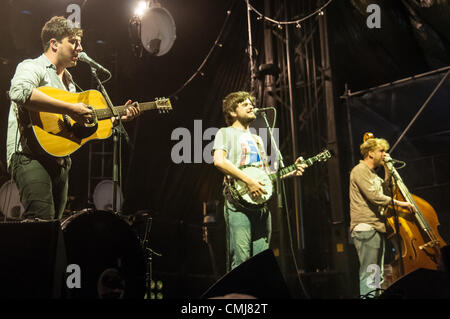 14Th Aug 2012. Groupe rock folk britannique Mumford & Sons jouer à plus de 11000 personnes à la LC Pavilion à Columbus, Ohio le 14 août 2012. Le groupe complet le spectacle en un temps record pour le lieu. Crédit : Matt Ellis / Alamy Live News Banque D'Images