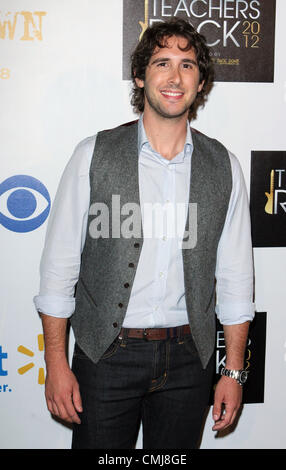 15 août 2012 - Los Angeles, Californie, États-Unis - Josh Groban assiste à l'événement de bienfaisance 2012 Rock enseignants tenue au Nokia Theatre L.A Live,Los Angeles,CA.14 Août - 2012.(Image Crédit : Â©/TLeopold ZUMAPRESS.com)./Photos Globe Credit : ZUMA Press, Inc. / Alamy Live News Banque D'Images