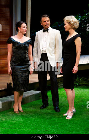 Dawn Steele, Jason Durr et Jenny Seagrove à un photocall pour Volcano au Vaudeville Theatre, Londres, Royaume-Uni - 15 août 2012. Credit : Nathan Hulse / Alamy Live News Banque D'Images