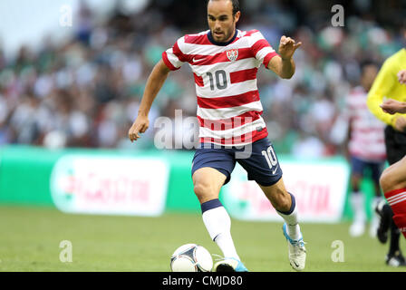 15e Août 2012. 15.08.2012. La ville de Mexico. Le Mexique. Landon Donovan (USA). Les États-Unis de l'équipe nationale masculine a battu le Mexique de l'équipe nationale masculine 1-0 à l'Estadio Azteca de Mexico, le Mexique dans un match de football amical. © Action Plus de Sports / Alamy Live News Banque D'Images