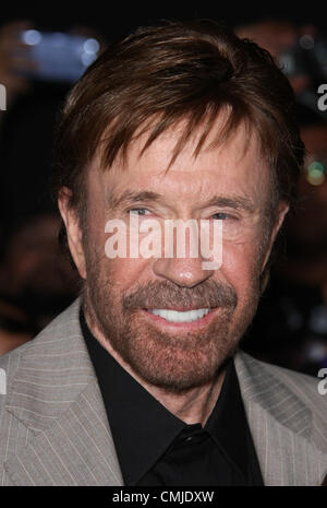 CHUCK NORRIS d'usure 2. Première mondiale HOLLYWOOD LOS ANGELES CALIFORNIA USA 15 Août 2012 Banque D'Images