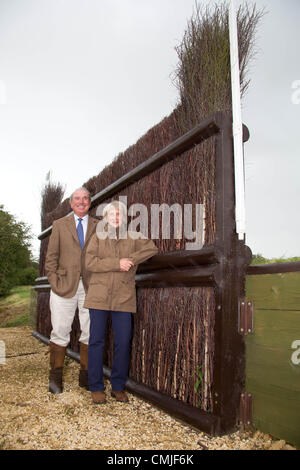 16.8.2012 Le Land Rover Burghley Horse Trials Médias jour,Burghley House, Stamford, Lincolnshire. Course Designer le capitaine Mark Phillips et directrice de l'événement Elizabeth Inman Banque D'Images