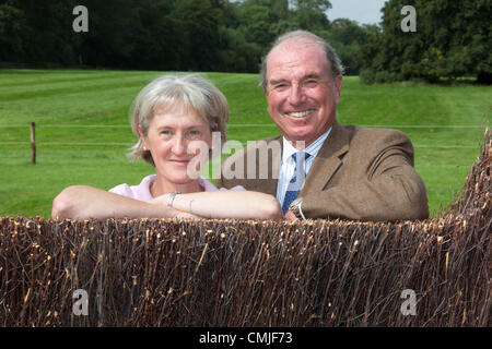 Jeudi 16 août 2012. La Land Rover Burghley Horse Trials journée de briefing, Burghley House, Stamford, Lincolnshire, Royaume-Uni. Directeur de l'événement Elizabeth Inman et course designer le capitaine Mark Phillips. Banque D'Images