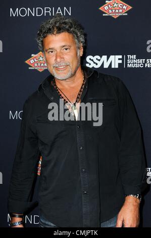 Steven Bauer aux arrivées de 5e édition de la Sunset Strip Music Festival VIP officiel Parti, SkyBar Mondrian à Los Angeles, Los Angeles, CA 17 août 2012. Photo par : Sara Cozolino/Everett Collection Banque D'Images